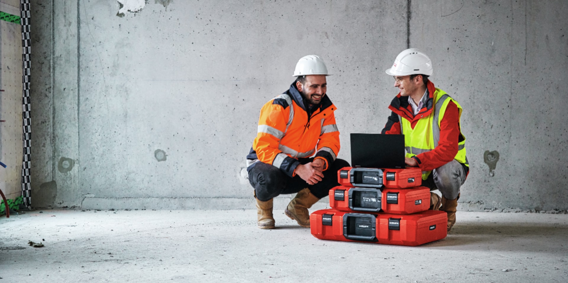 Hilti employee and customer on a jobsite